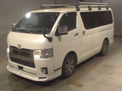 TOYOTA HIACE VAN