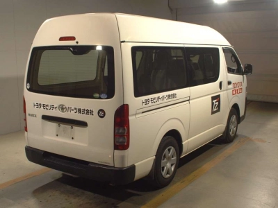 TOYOTA HIACE VAN