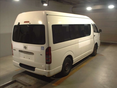 TOYOTA HIACE COMMUTER