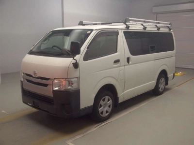 TOYOTA HIACE VAN