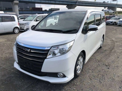 TOYOTA NOAH