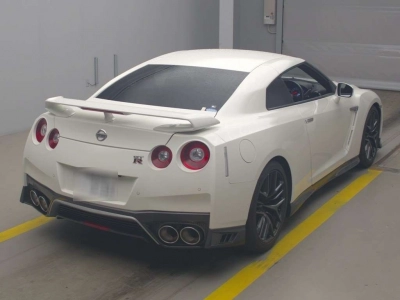 NISSAN GT-R
