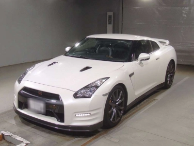 NISSAN GT-R