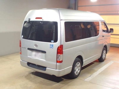 TOYOTA REGIUS VAN