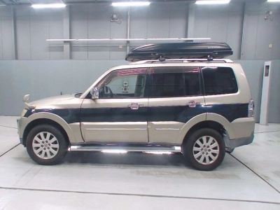 MITSUBISHI PAJERO