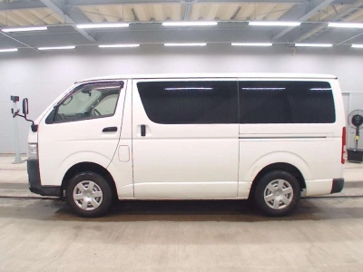 TOYOTA REGIUS VAN