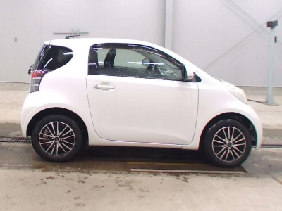 TOYOTA IQ