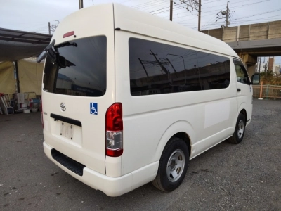 TOYOTA HIACE