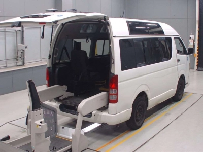 TOYOTA HIACE VAN