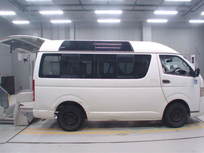 TOYOTA HIACE VAN