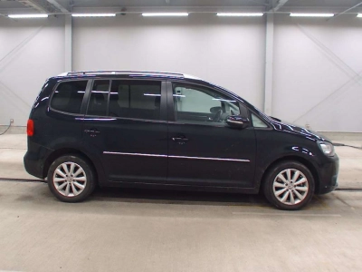VOLKSWAGEN GOLF TOURAN