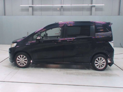HONDA FREED SPIKE HYBRID