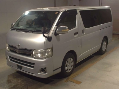 TOYOTA HIACE VAN