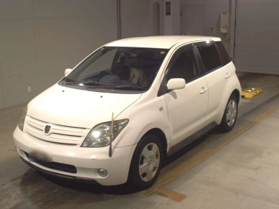 TOYOTA IST