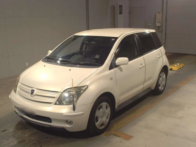 TOYOTA IST