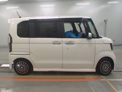 HONDA N BOX CUSTOM