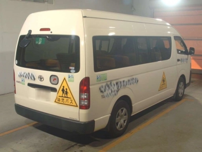 TOYOTA HIACE COMMUTER