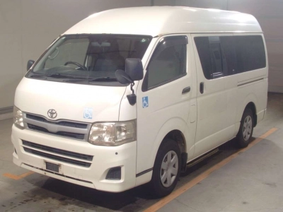 TOYOTA HIACE VAN