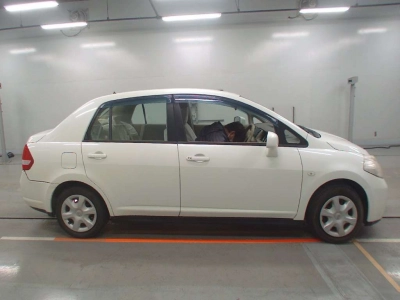 NISSAN TIIDA LATIO