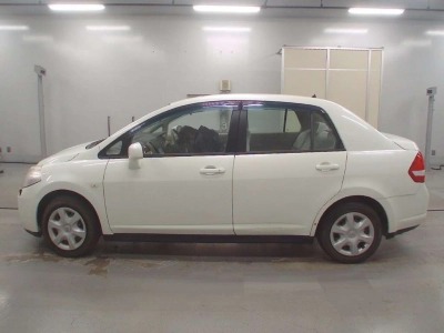 NISSAN TIIDA LATIO
