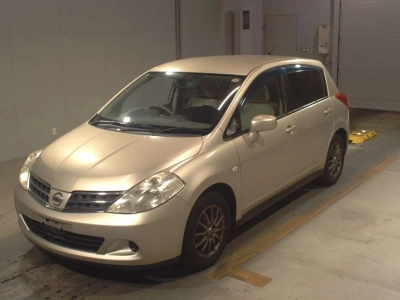 NISSAN TIIDA