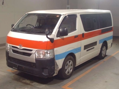 TOYOTA HIACE VAN