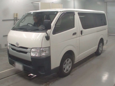 TOYOTA HIACE VAN