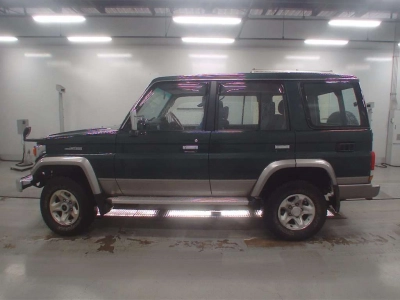 TOYOTA LAND CRUISER 70