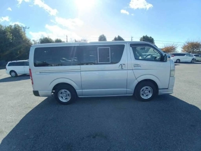 TOYOTA HIACE VAN