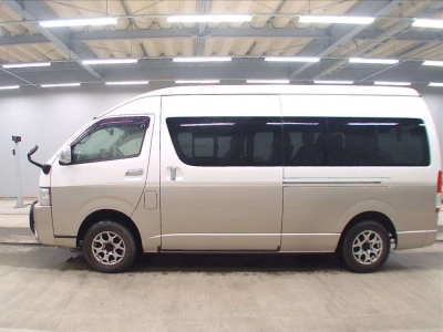 TOYOTA HIACE WAGON