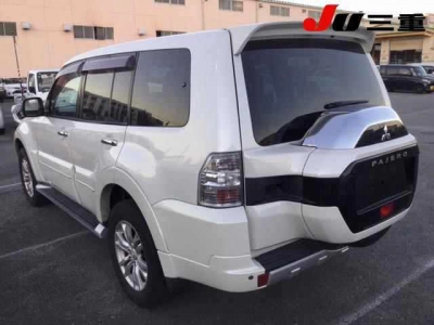 MITSUBISHI PAJERO