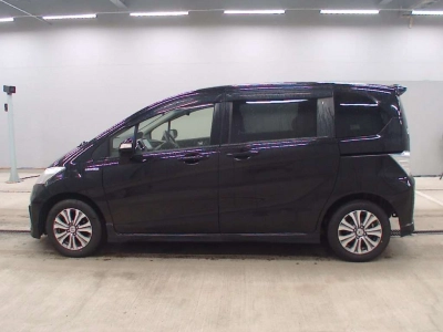 HONDA FREED HYBRID