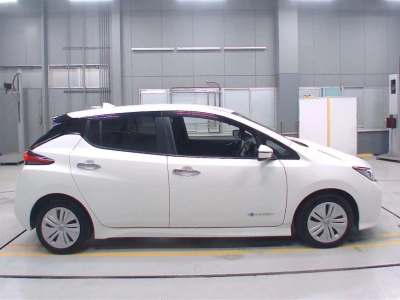 NISSAN LEAF