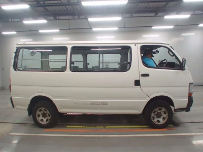 TOYOTA HIACE VAN