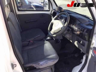 NISSAN CLIPPER TRUCK