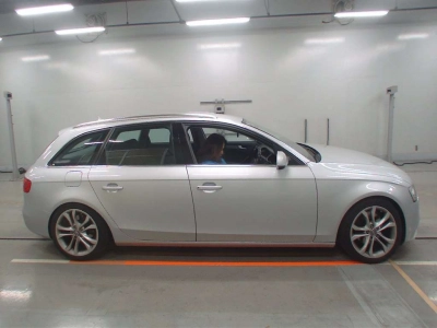 AUDI A4 AVANTE