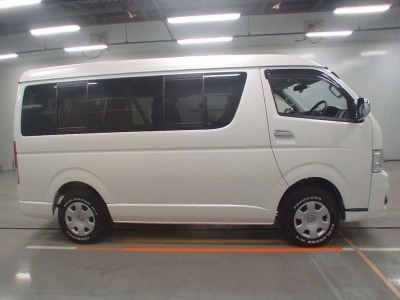 TOYOTA HIACE WAGON