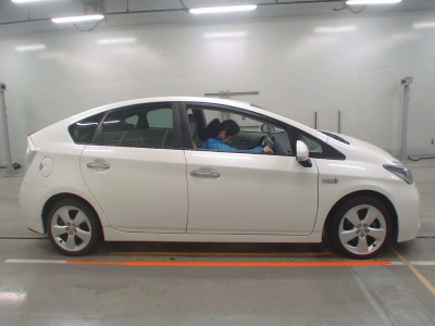 TOYOTA PRIUS PHV