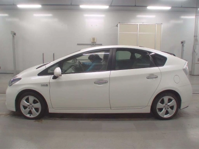 TOYOTA PRIUS PHV