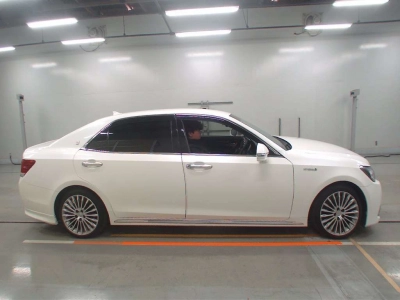 TOYOTA CROWN MAJESTA