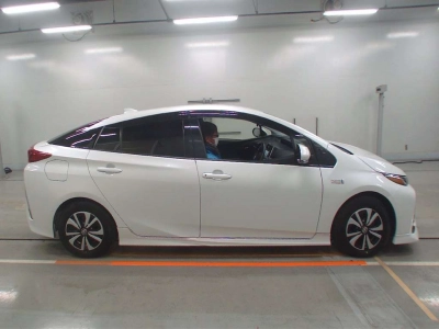 TOYOTA PRIUS PHV