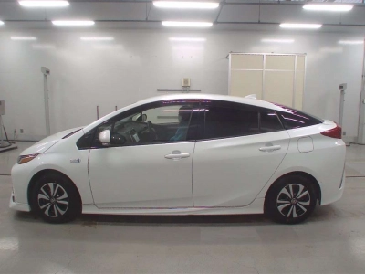 TOYOTA PRIUS PHV