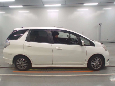 HONDA FIT SHUTTLE HYBRID