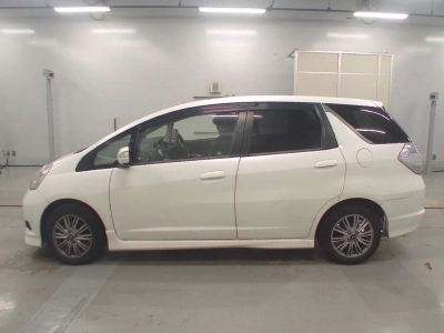 HONDA FIT SHUTTLE HYBRID