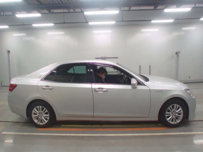 TOYOTA CROWN HYBRID