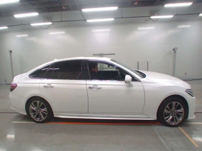 TOYOTA CROWN HYBRID