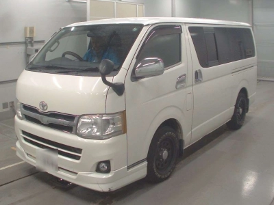 TOYOTA HIACE VAN