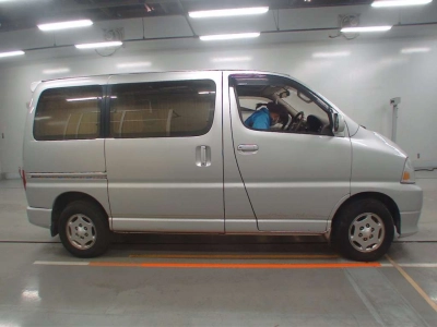 TOYOTA GRAND HIACE