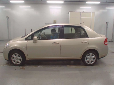 NISSAN TIIDA LATIO