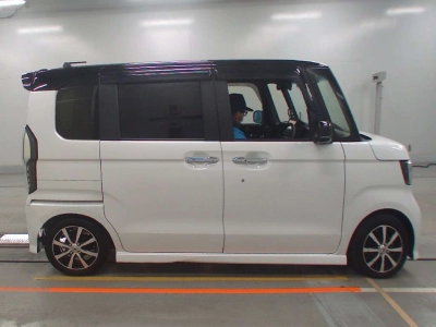 HONDA N BOX CUSTOM
